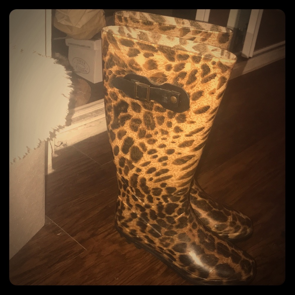 Leopard rain boots